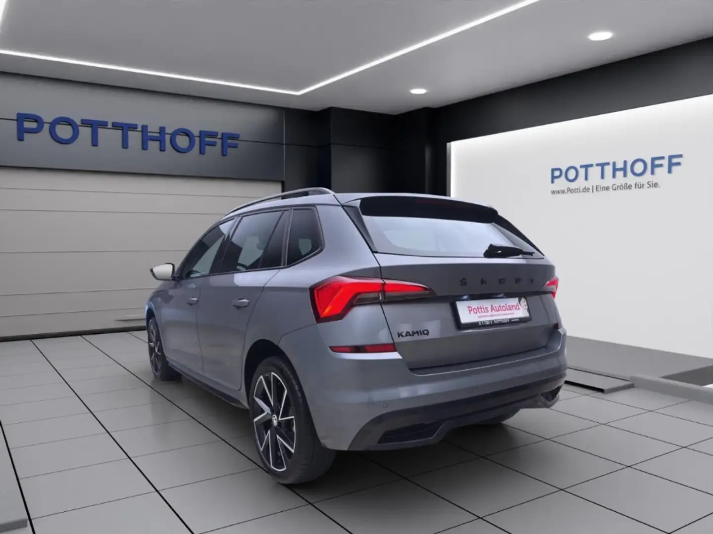 Skoda Kamiq 1.5 TSI DSG MONTE CARLO PANO PDC KAMERA LED Grau - 2