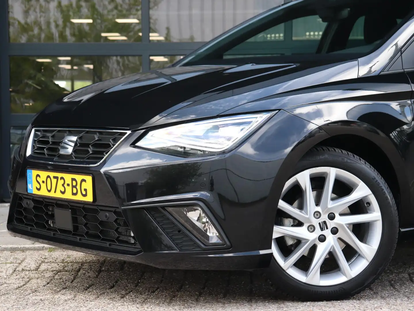 SEAT Ibiza 1.5 TSI 150PK DSG AUTOMAAT FR Sport | Apple Carpla Zwart - 2