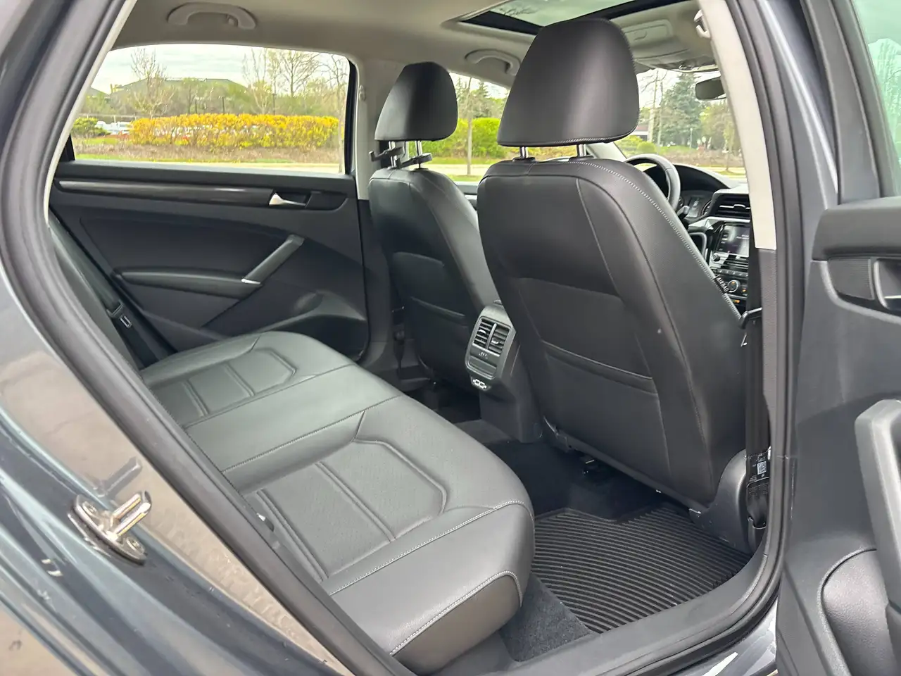 Volkswagen Passat photo Volkswagen Passat