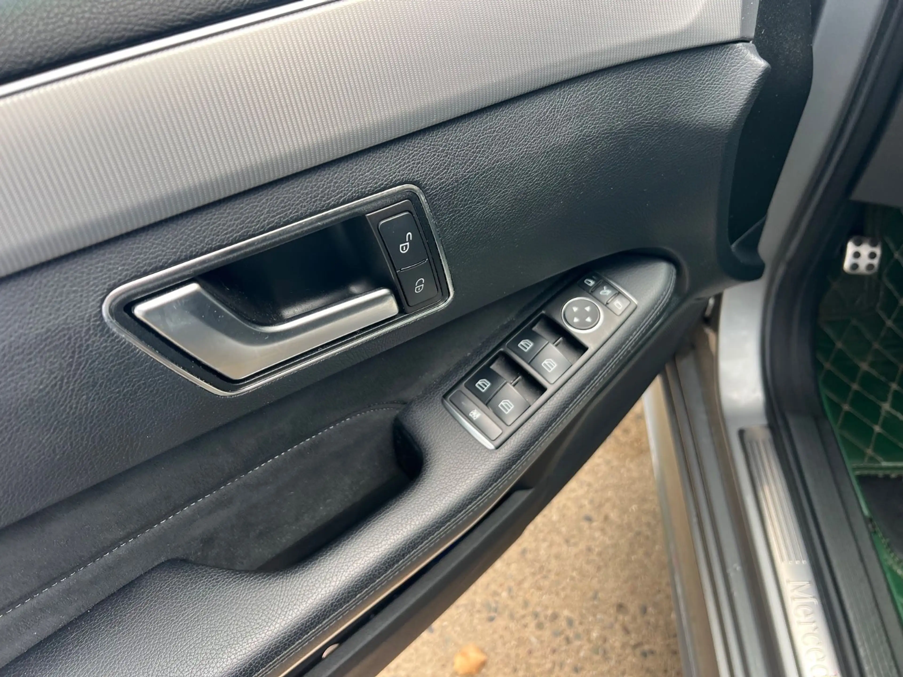 Mercedes-Benz E 250 E T-Modell E 250 CGI BlueEfficiency — photo 11