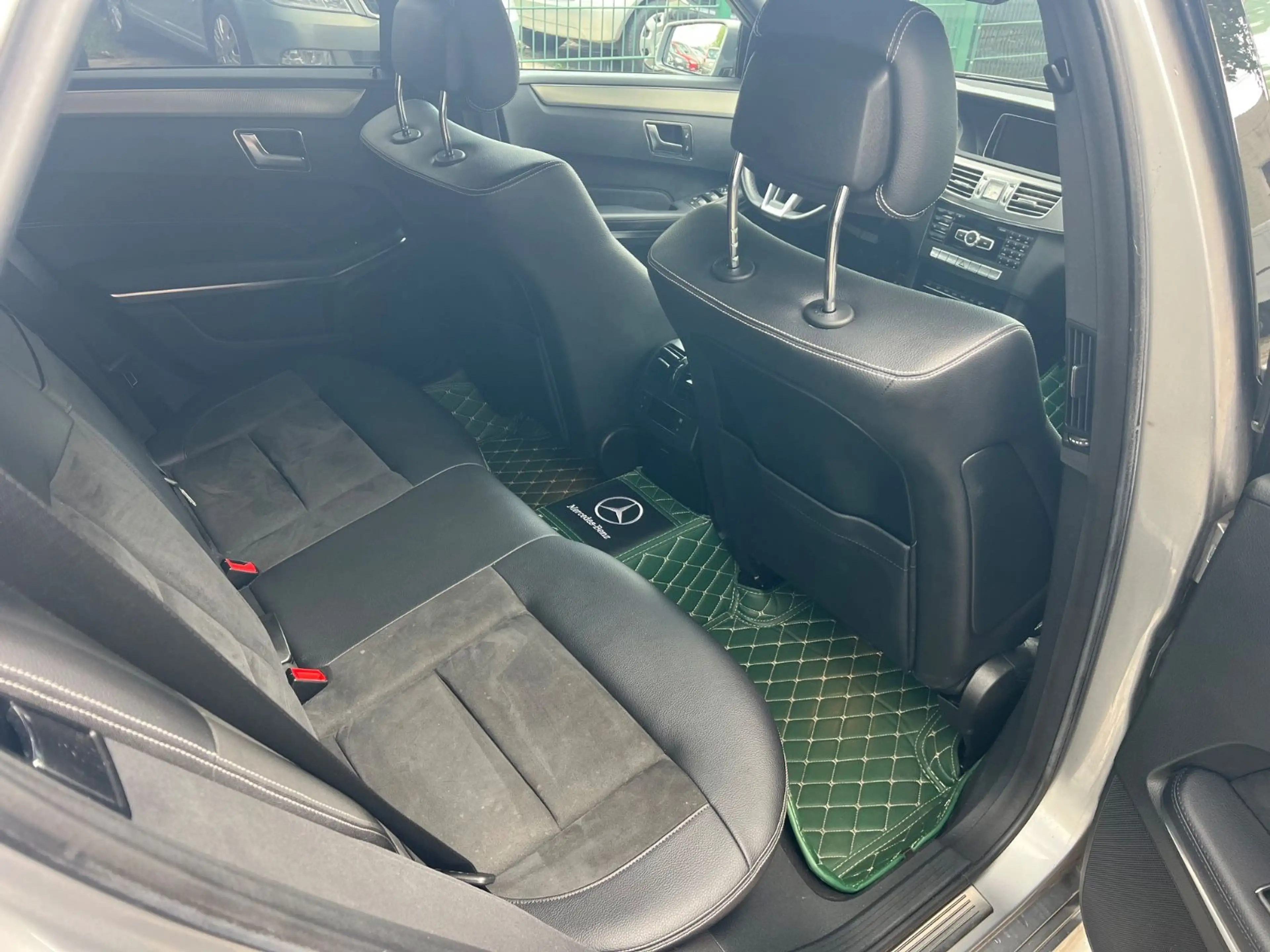 Mercedes-Benz E 250 E T-Modell E 250 CGI BlueEfficiency — photo 9