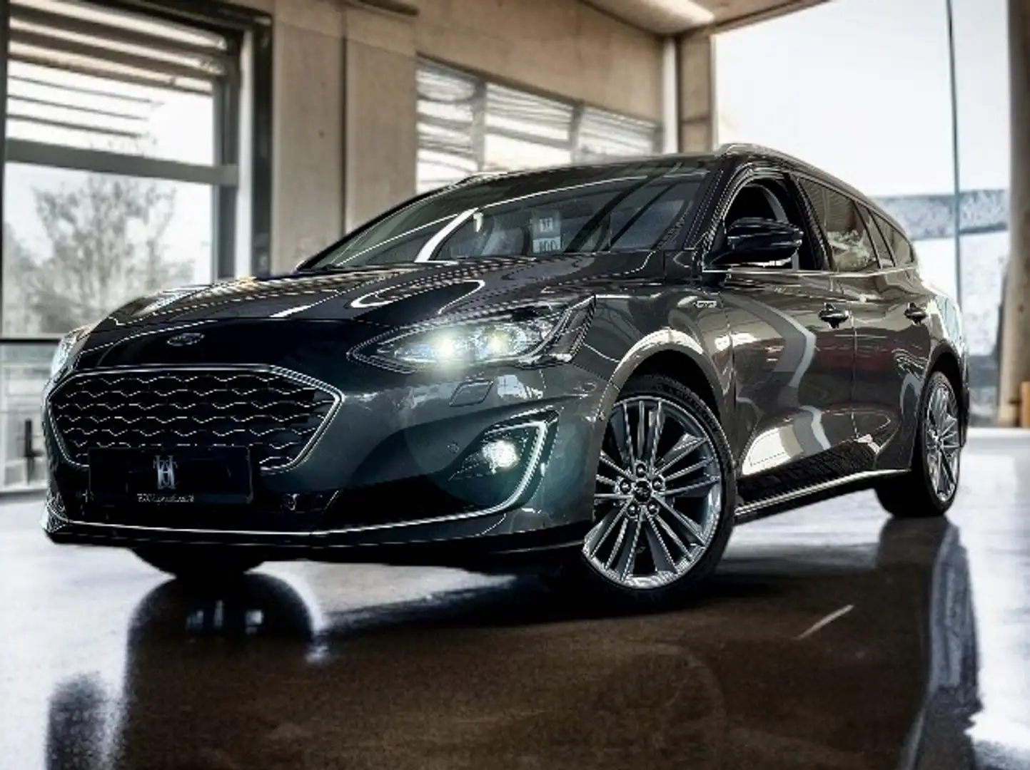 Ford Focus 1,5 VIGNALE Autom. Turnier + Garantie Grau - 1