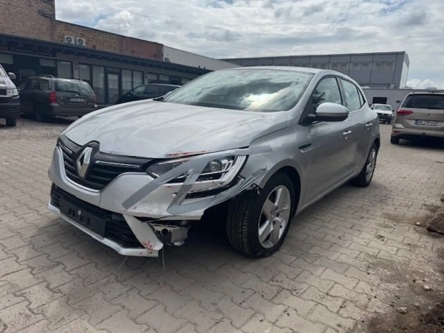 Renault Megane IV TCe 130 Lim. Experience*Navi*1.HD Silber - 1