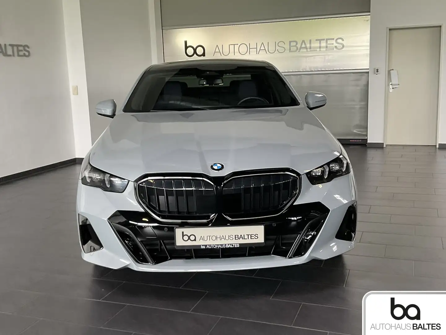 BMW 520 520 d M Sport Pro 20"/Pano/DrivPlus/Park/Ico/AHK Gris - 2