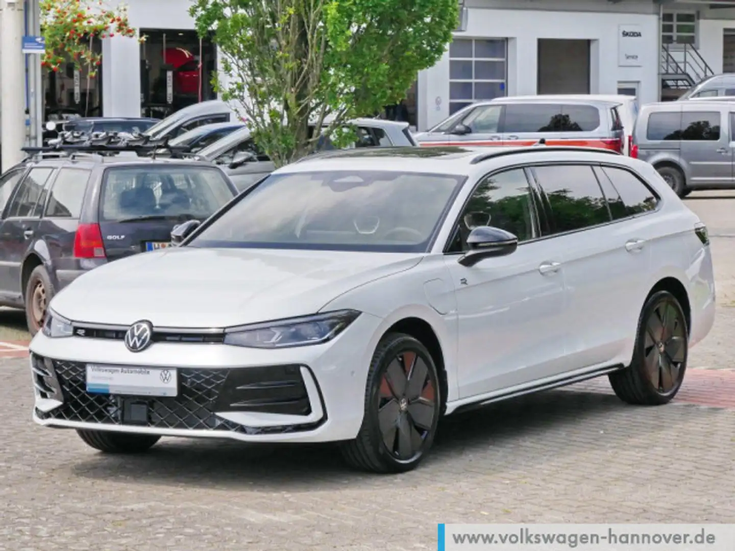 Volkswagen Passat Variant 1.5 TSI DSG eHybrid R-Line AHK IQ Weiß - 2