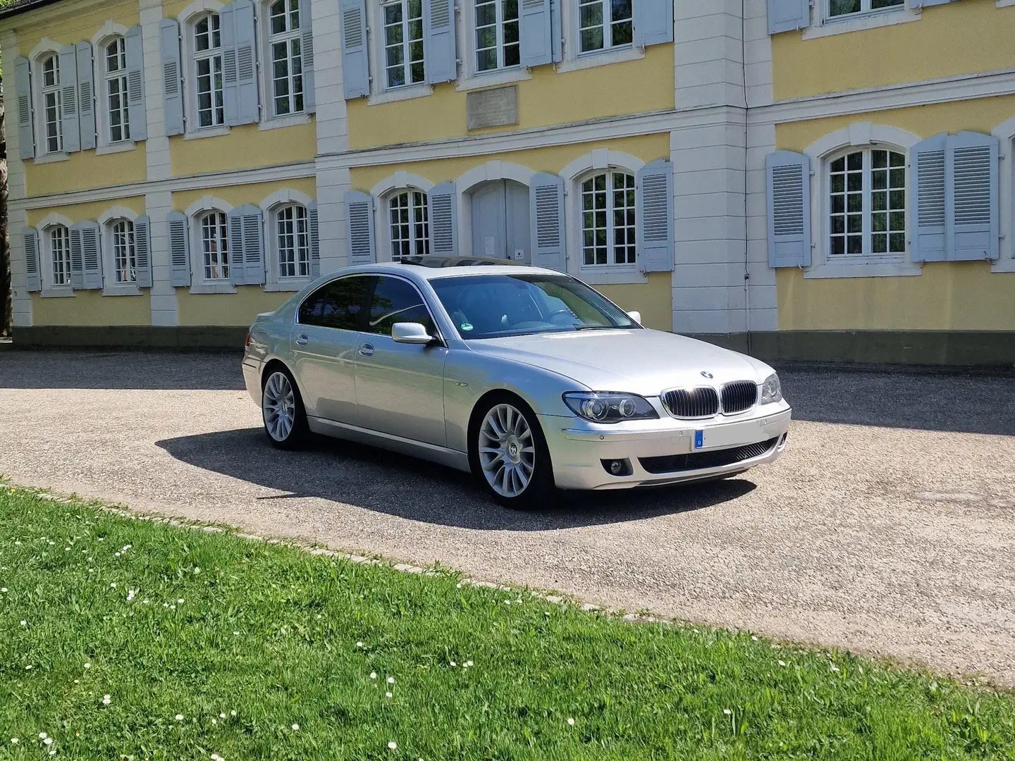 BMW 740 740i - 1