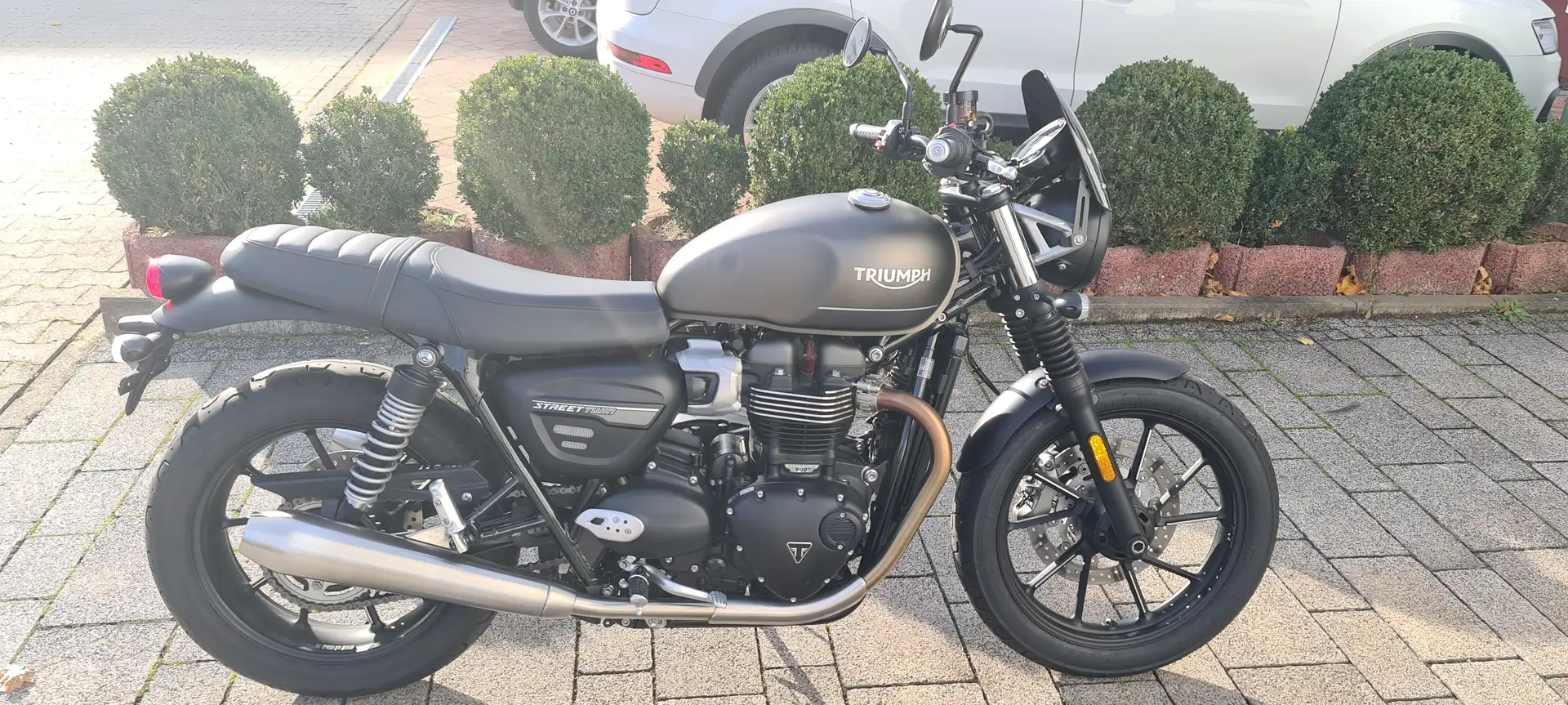 Triumph Street Twin Verde - 1
