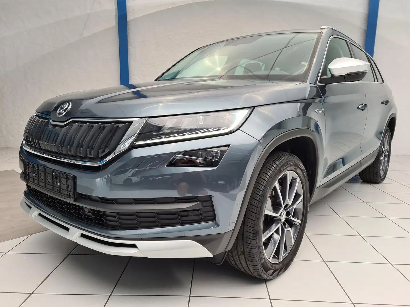Skoda Kodiaq 2.0 TDI Scout 4x4 | 7 Sitze | LED | Kessy Grigio - 2