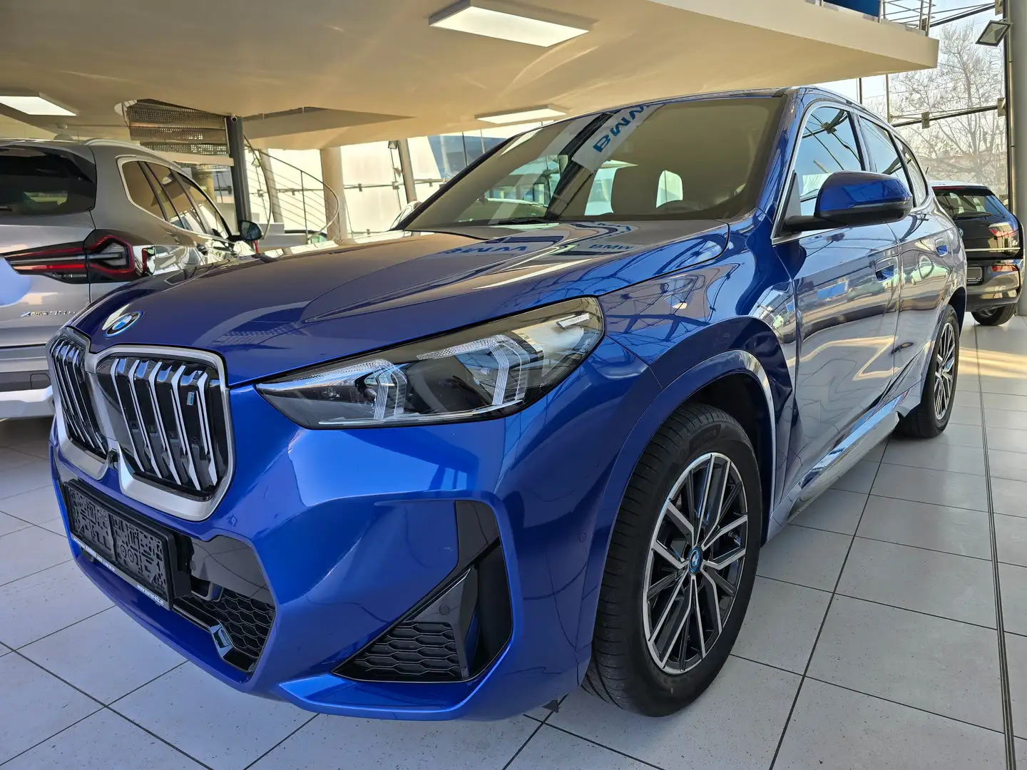 BMW iX1 30 xDrive "M Sport" Aut. Vollleder/Massagesitze Blau - 1