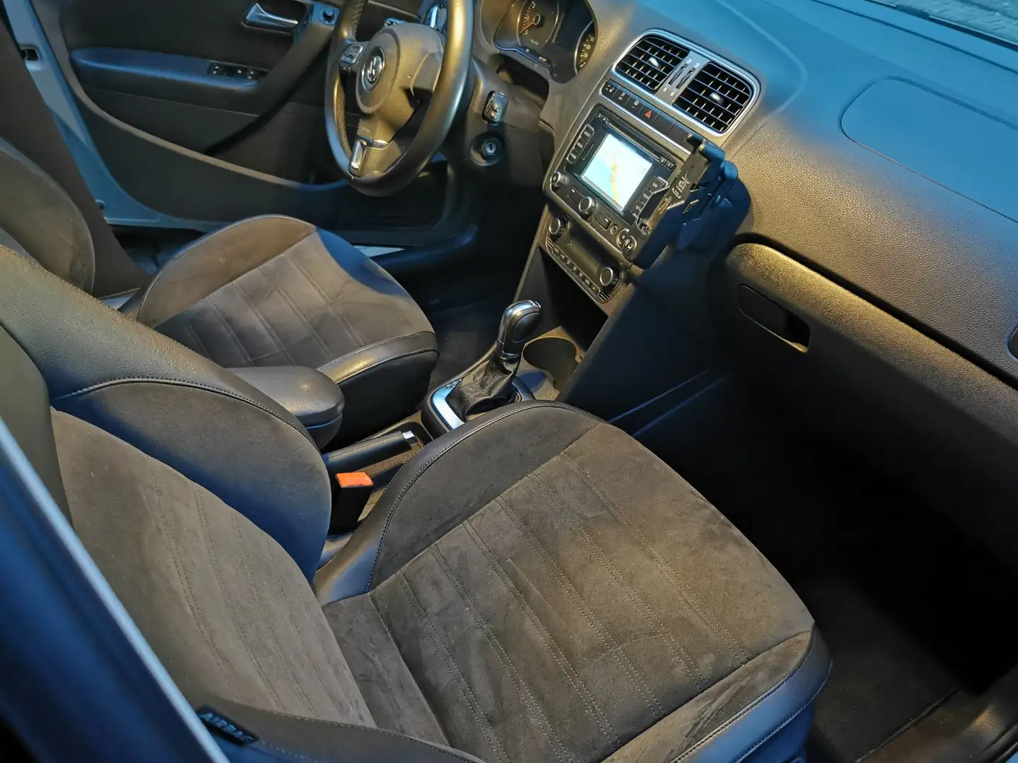 Volkswagen Polo Cross CrossPolo/1.Hand/Leder/Navi Toich/Automatik/Xenon/ Gris - 2
