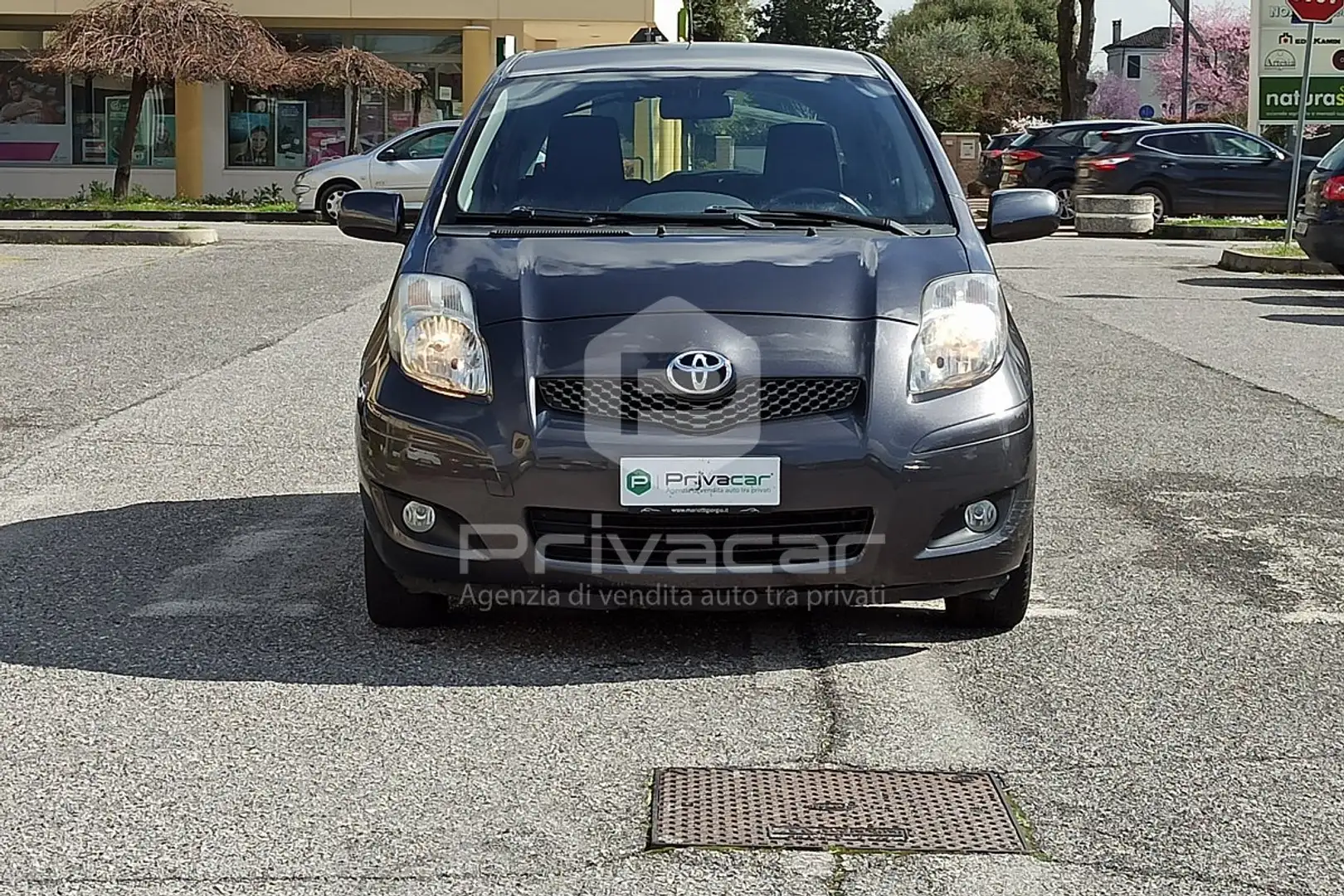 Toyota Yaris Yaris 1.0 5 porte Sol Stříbrná - 2