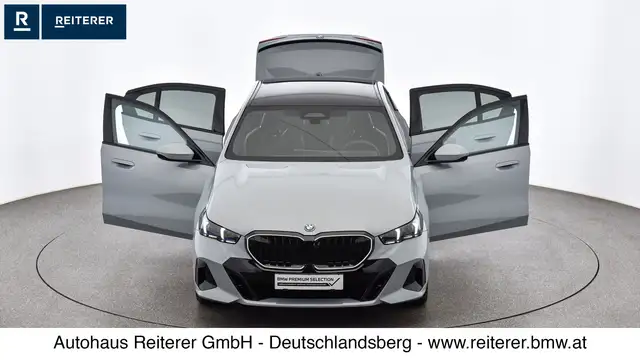 BMW 5 Series view 8
