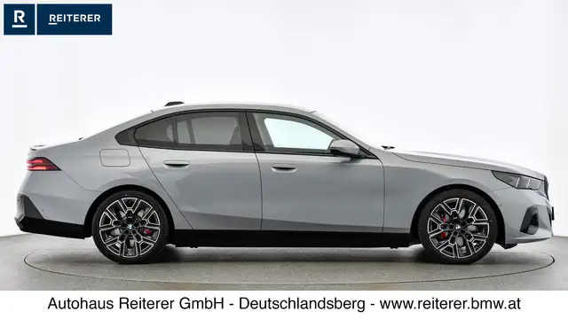 BMW 5 Series view 7