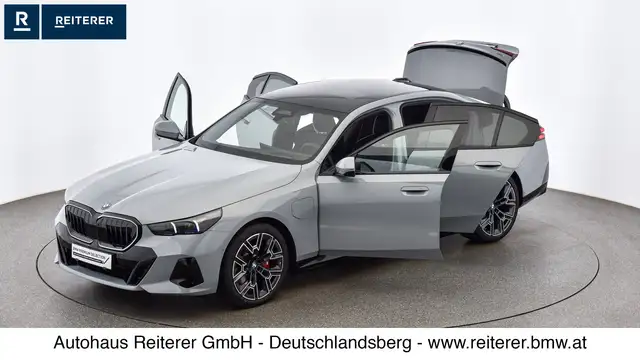 BMW 5 Series view 9