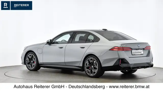BMW 5 Series view 4