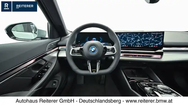 BMW 5 Series view 14