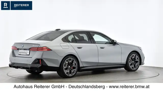 BMW 5 Series view 6