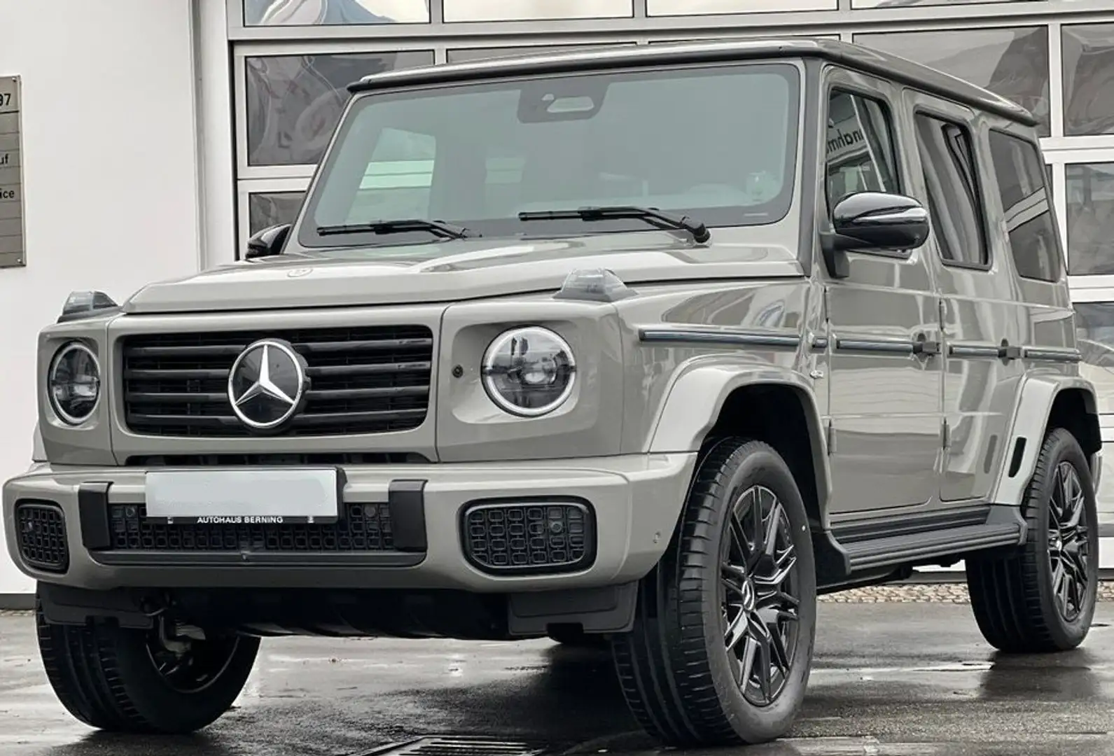 Mercedes-Benz G 580 Šedá - 1
