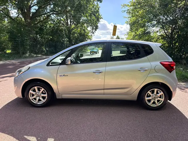 Hyundai Ix20 view 3
