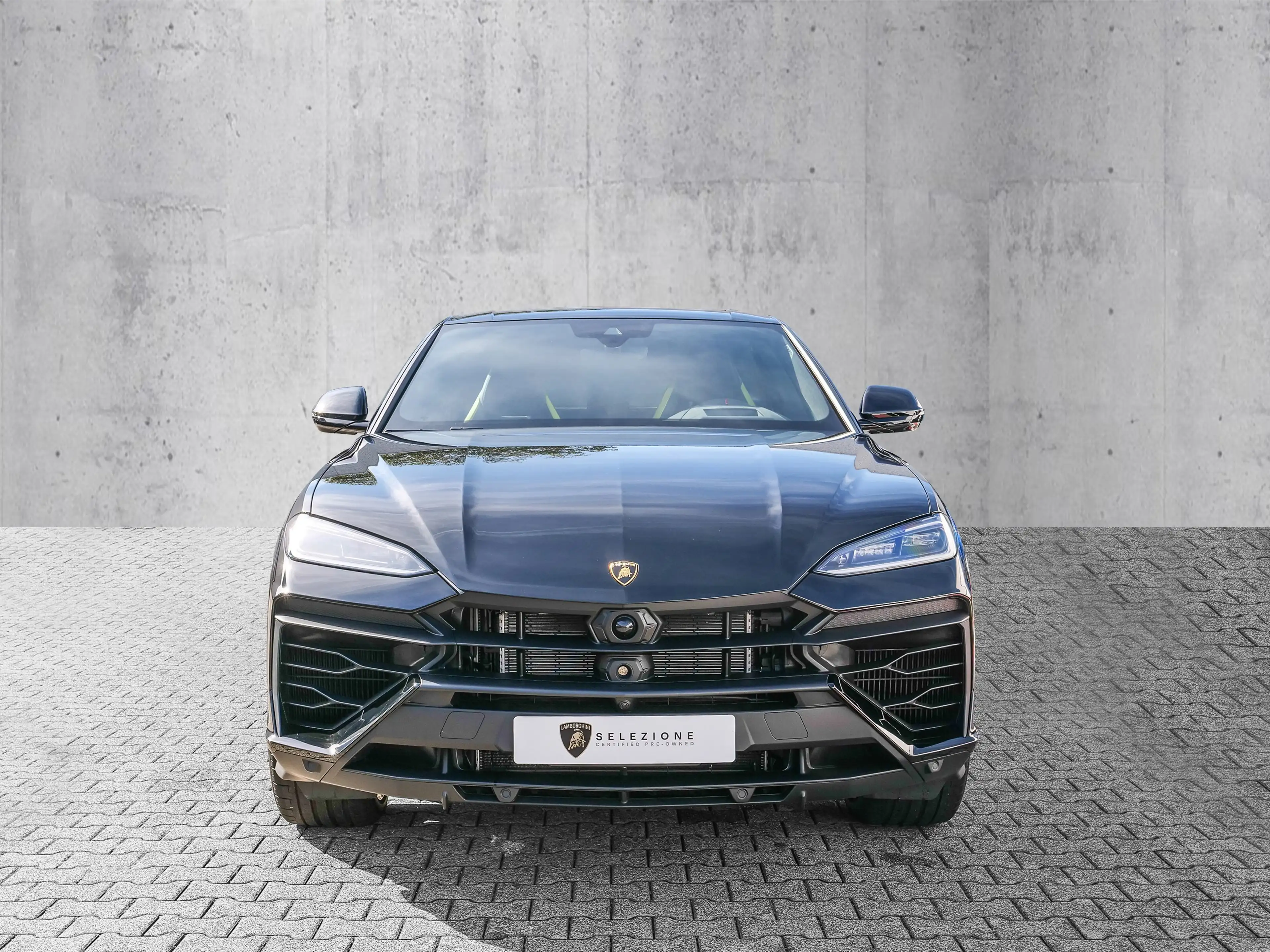 Lamborghini Urus SE Nero Noctis, Ambient Light — photo 5