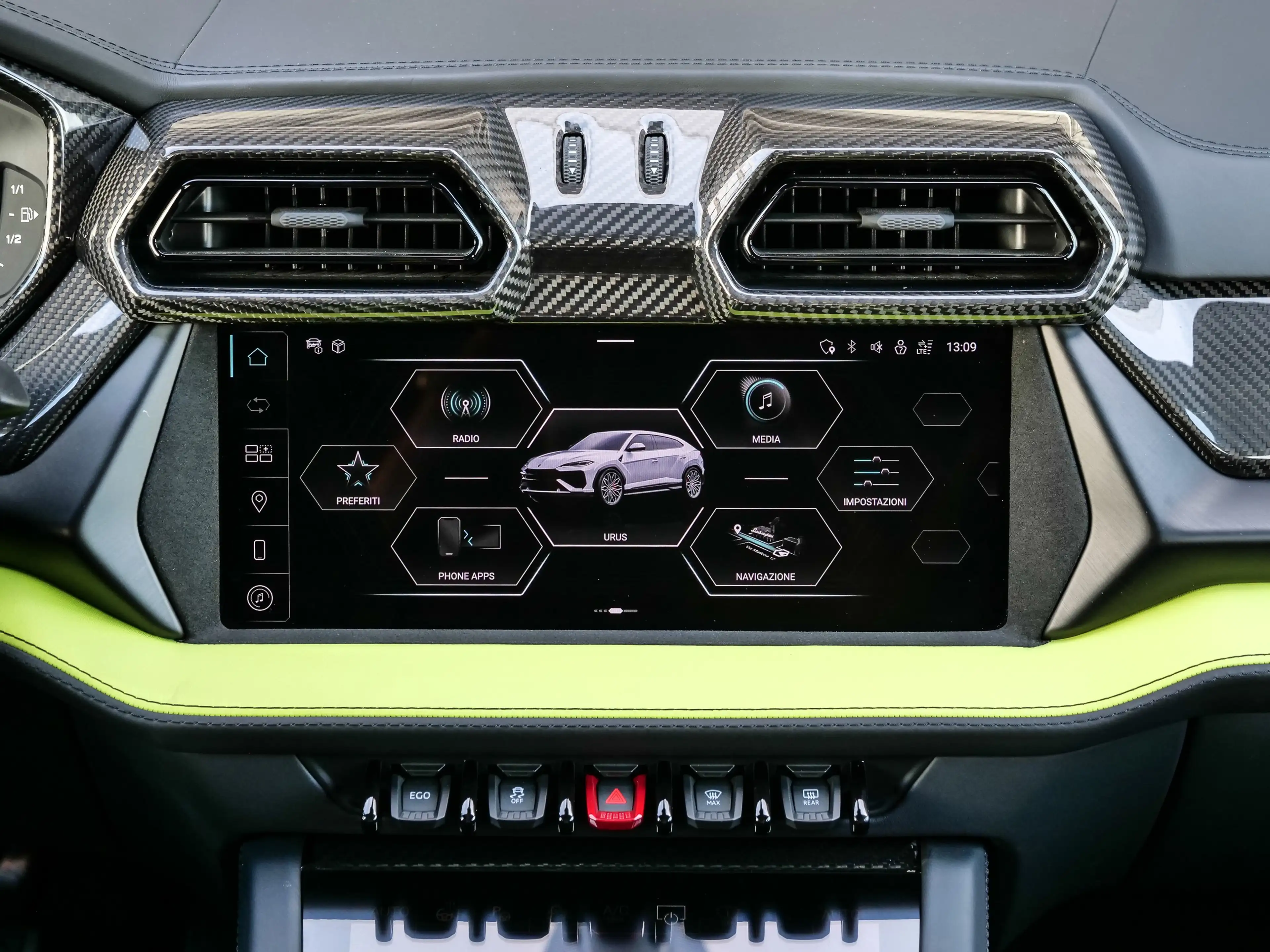 Lamborghini Urus SE Nero Noctis, Ambient Light — photo 13