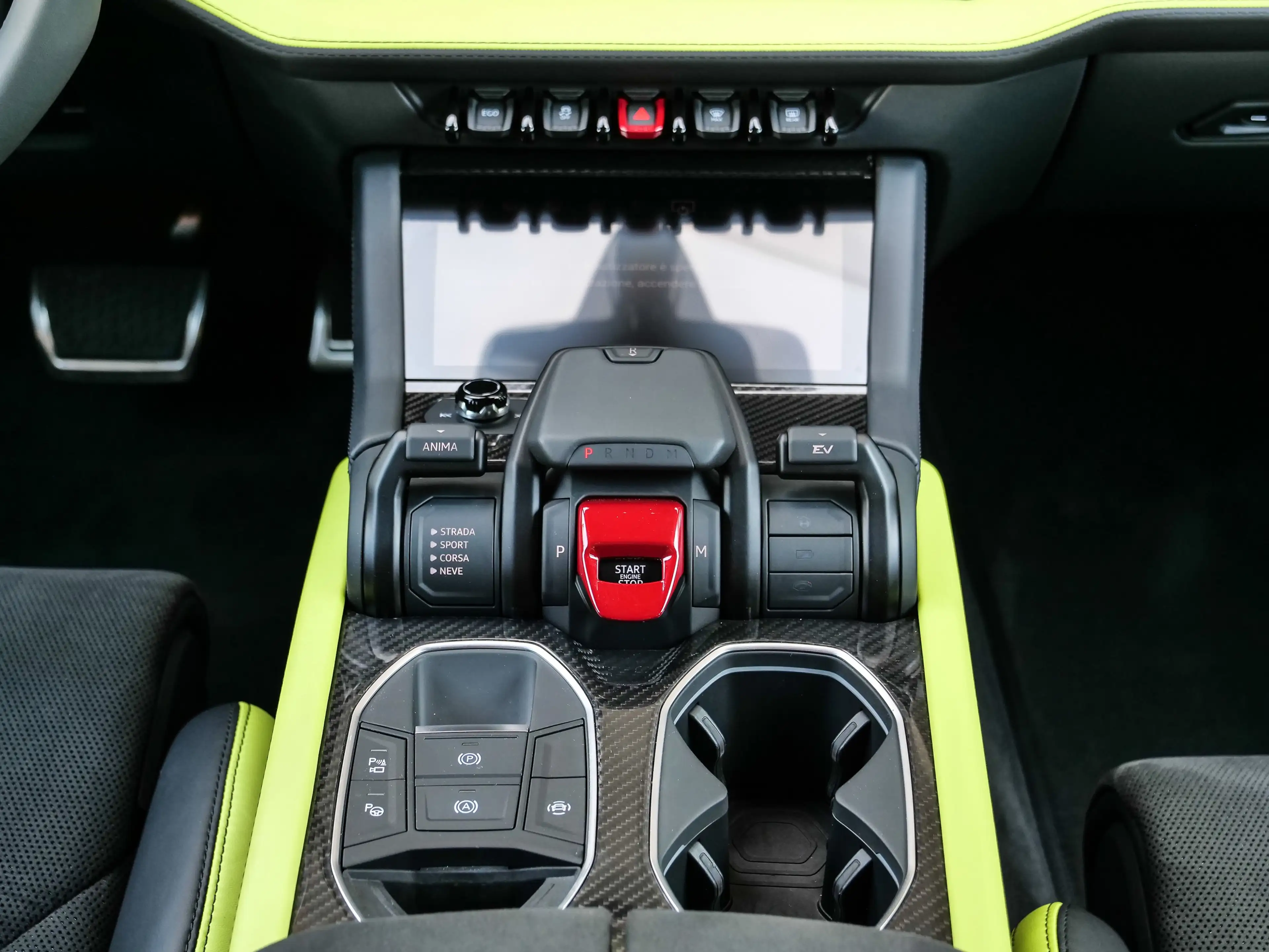 Lamborghini Urus SE Nero Noctis, Ambient Light — photo 14