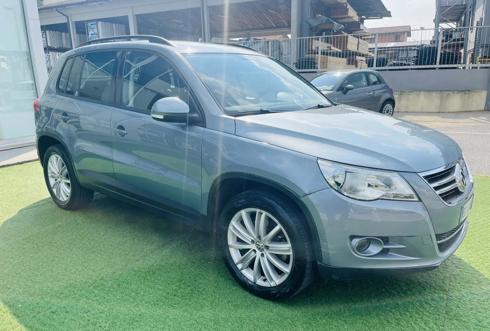 Volkswagen Tiguan - 2