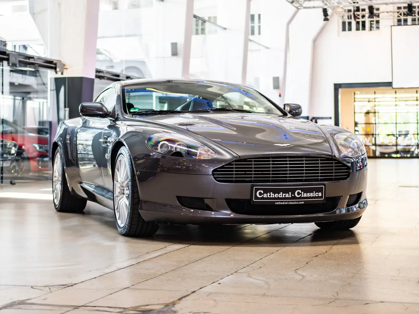 Aston Martin DB9 Coupe Touchtronic Stříbrná - 2