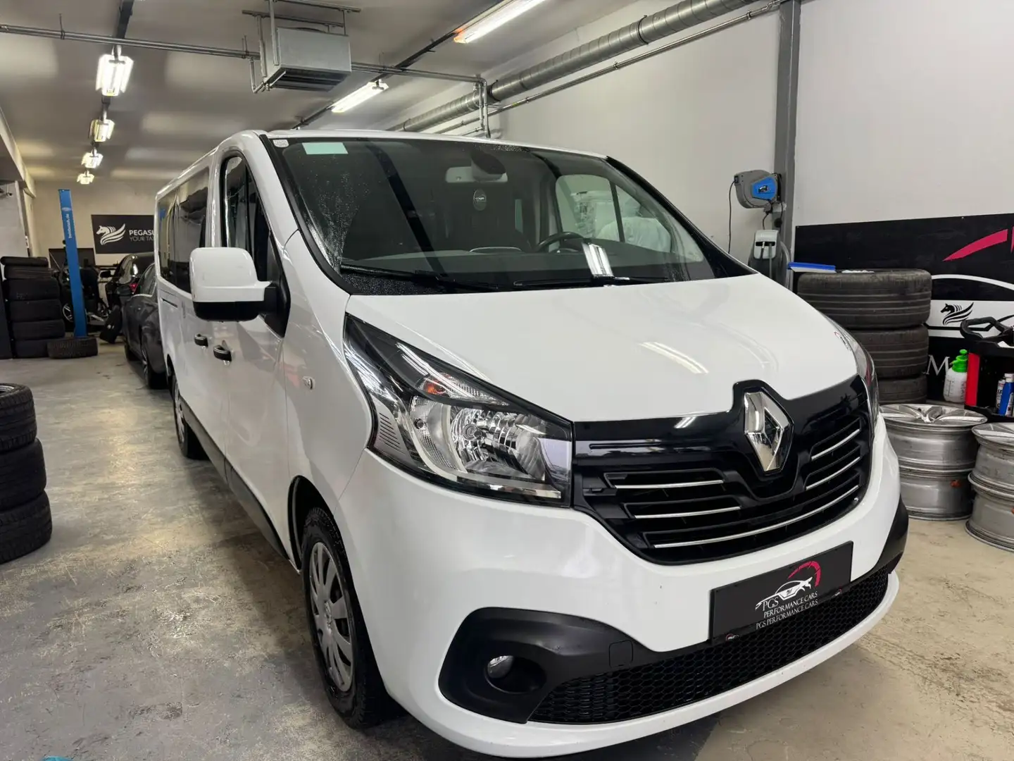 Renault Trafic Passenger Dynamique Energy dCi 125 Twin-Turbo Weiß - 1