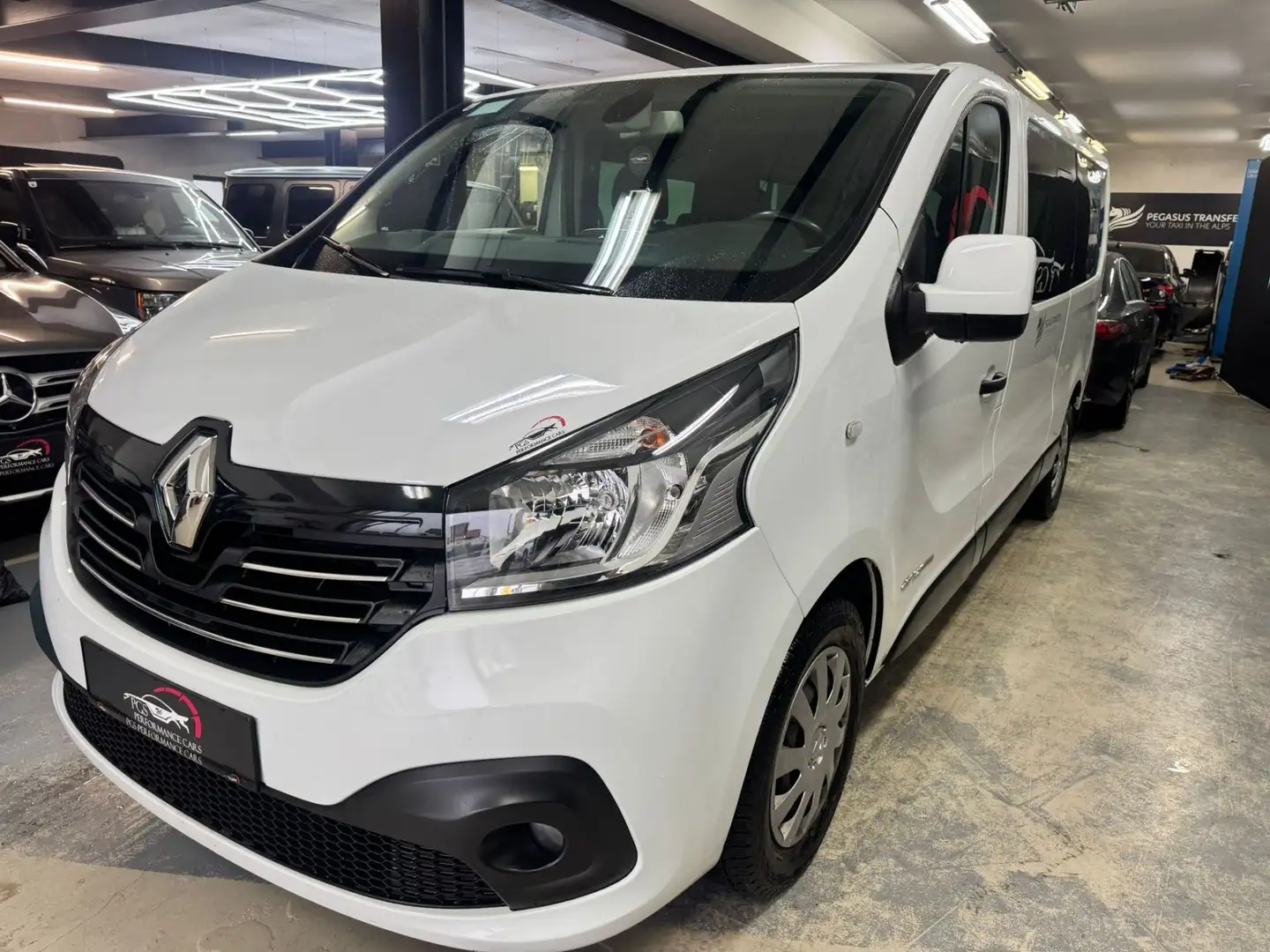 Renault Trafic Passenger Dynamique Energy dCi 125 Twin-Turbo Weiß - 2