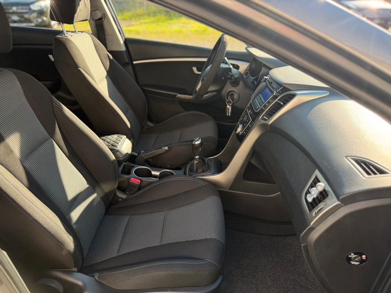 Hyundai i30 CLASSIC TEMPO SHZ KLIMA — photo 11