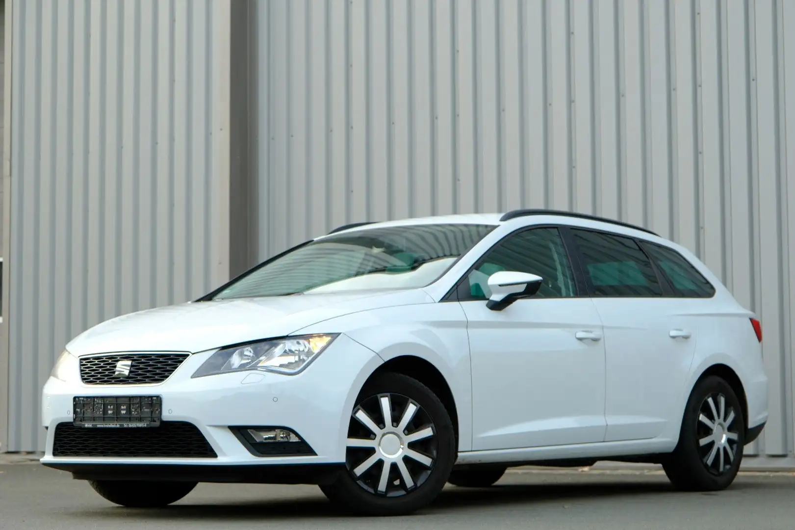 SEAT Leon ST Style 1.6 TDI Navi/Klima/PDC Bílá - 1