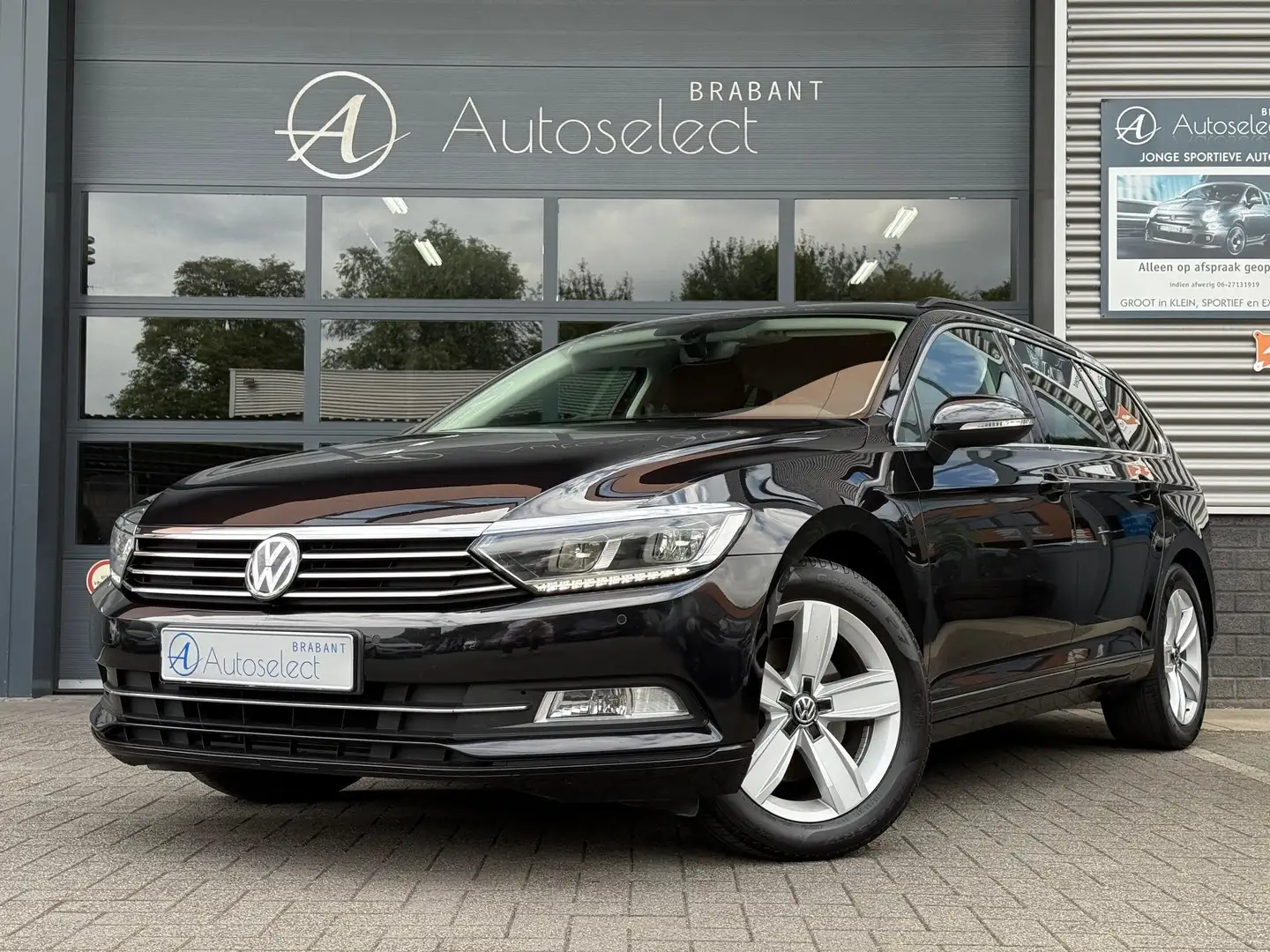 Volkswagen Passat Variant 1.4 TSI ACT Highline Clima CarPlay LED Zwart - 1