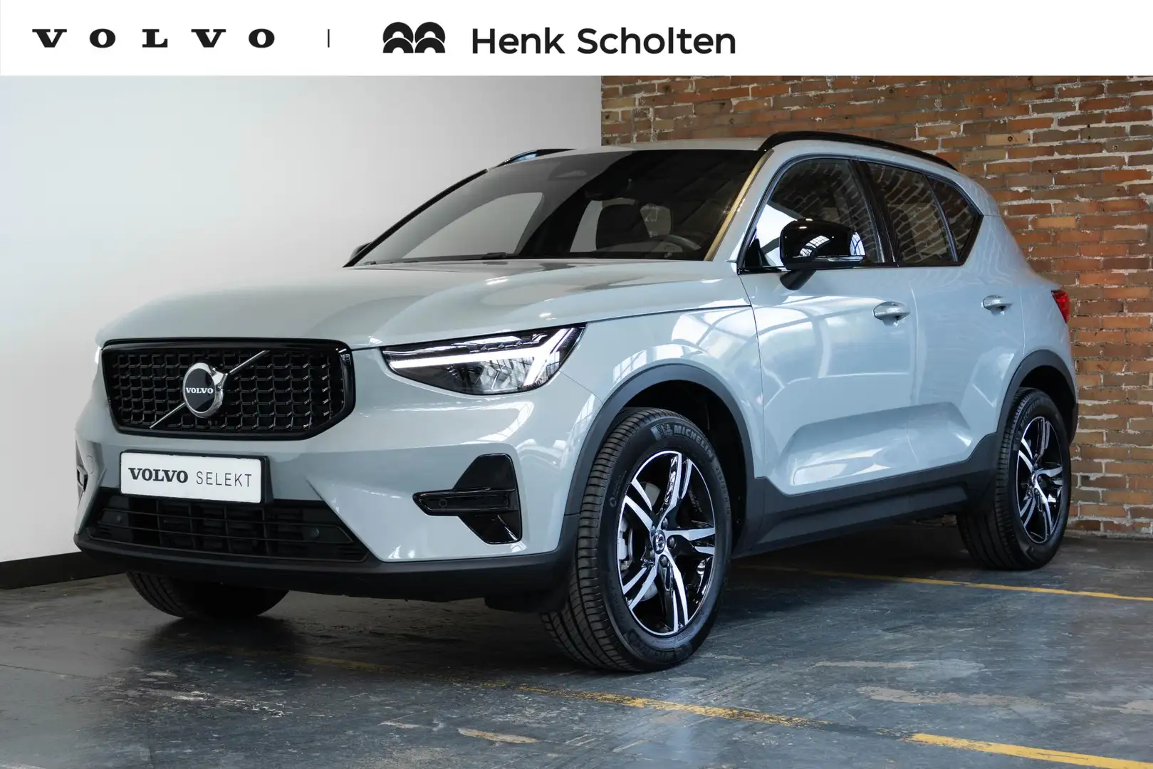 Volvo XC40 B4 Plus Dark | Verwarmde Voorstoelen+Stuurwiel | V Grijs - 1