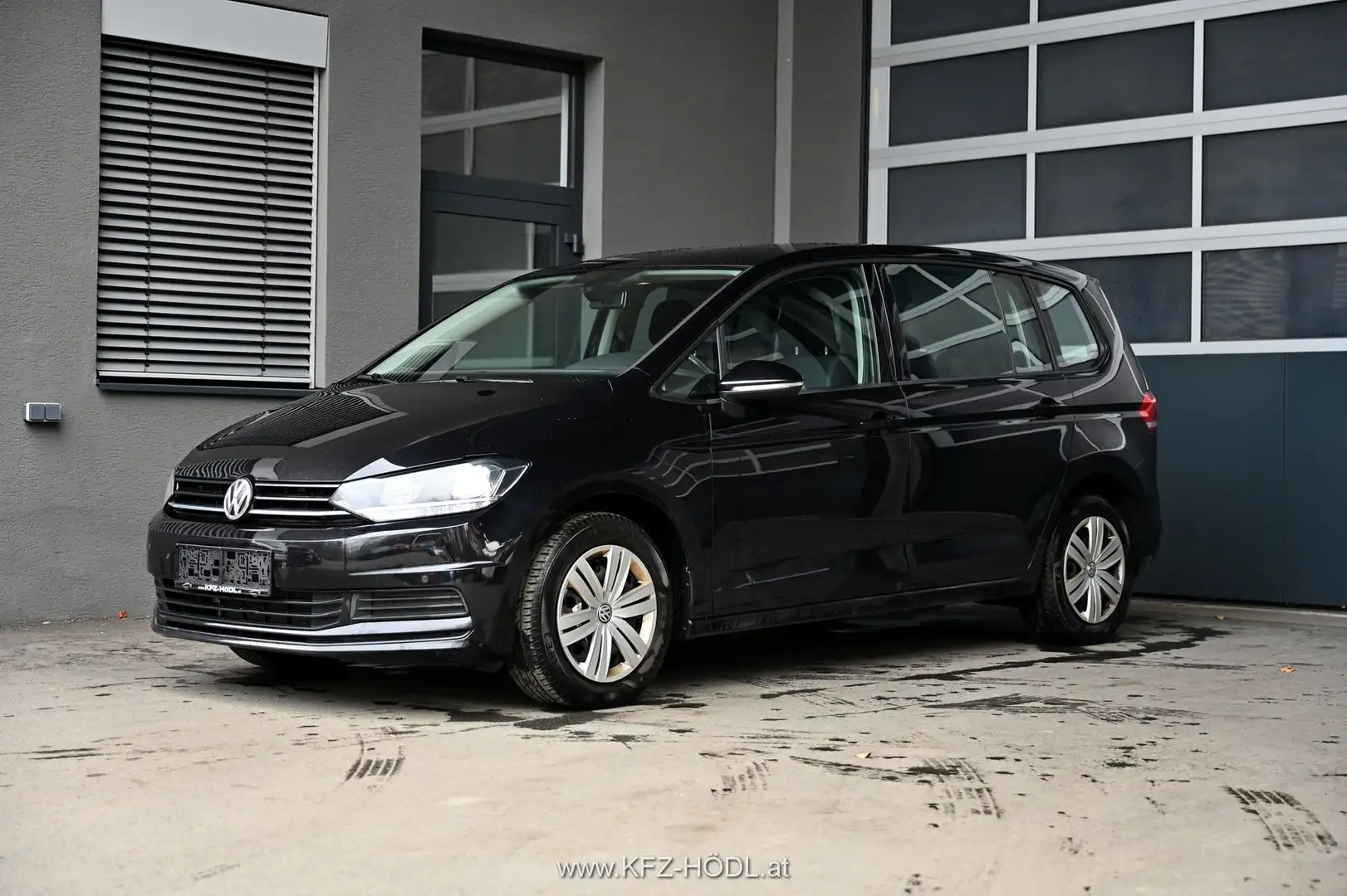 Volkswagen Touran 1.6 TDI BMT Trendline Černá - 1