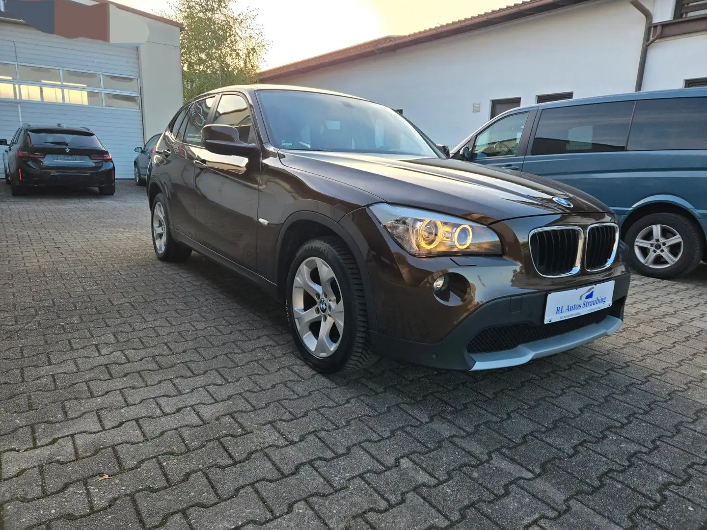 BMW X1 Baureihe X1 20 i xDrive*Top Zustand* Braun - 1