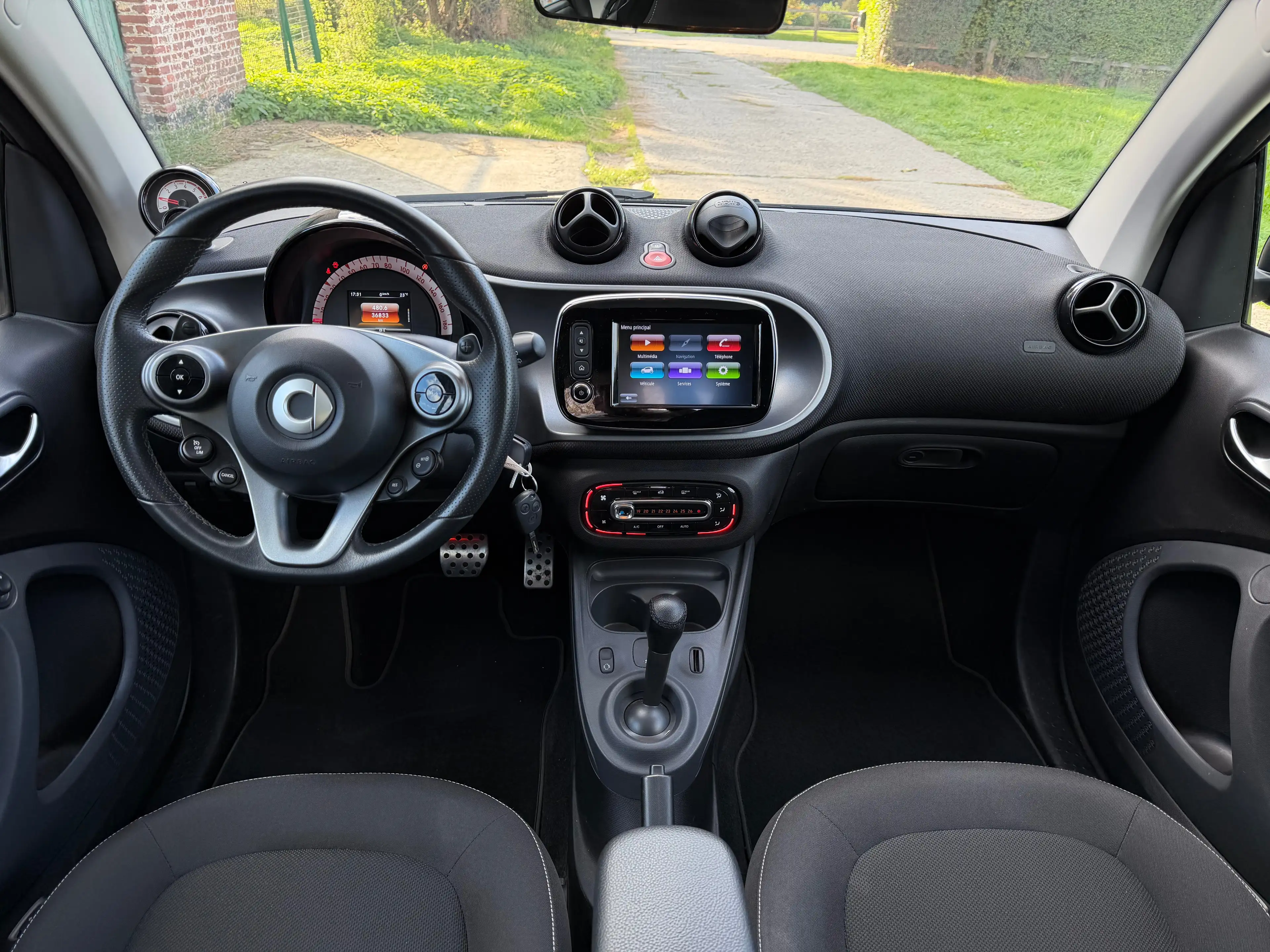 smart forTwo 0.9 Turbo Sport DCT *PANO || CAM || CARNET || SIEGES CHAUFFANTS* — photo 12