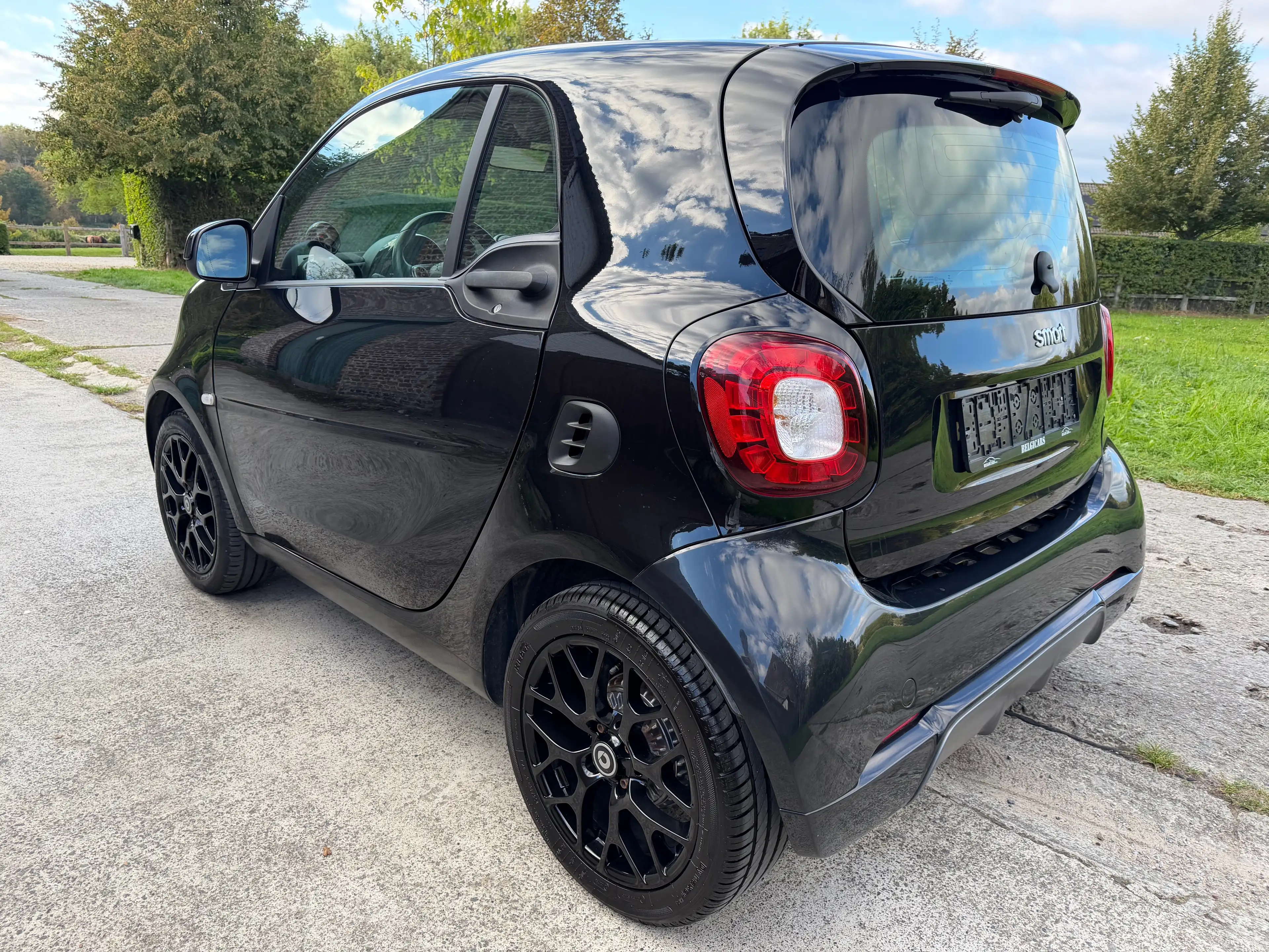 smart forTwo 0.9 Turbo Sport DCT *PANO || CAM || CARNET || SIEGES CHAUFFANTS* — photo 5