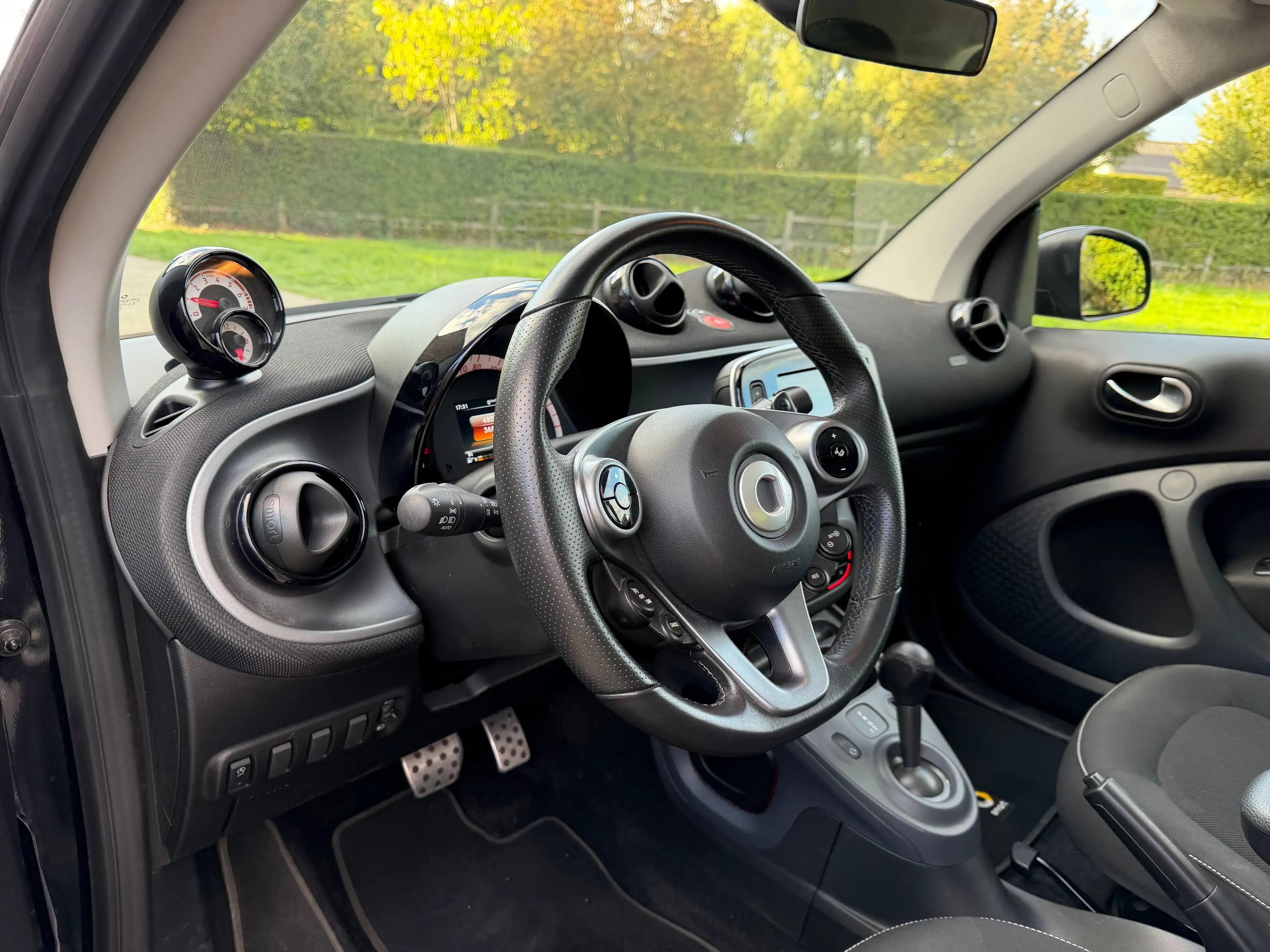 smart forTwo 0.9 Turbo Sport DCT *PANO || CAM || CARNET || SIEGES CHAUFFANTS* — photo 13