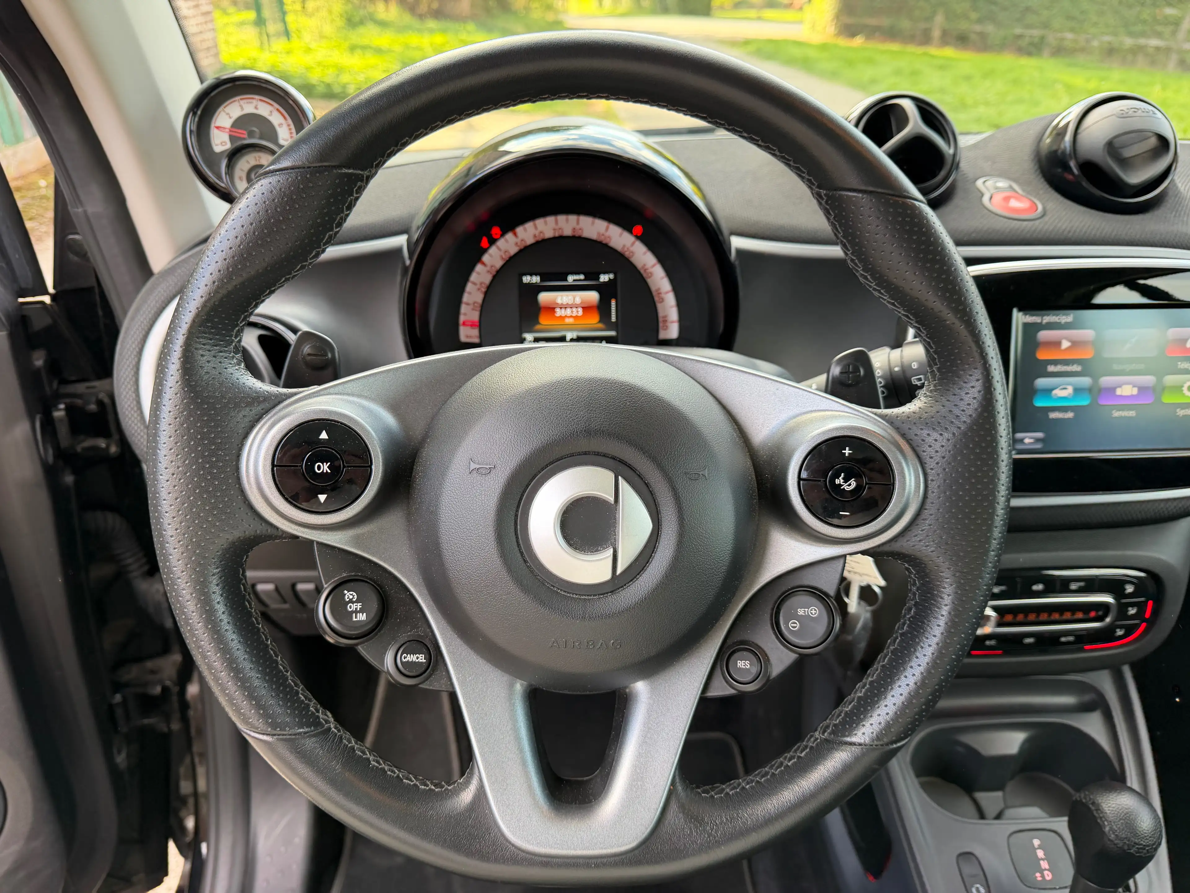 smart forTwo 0.9 Turbo Sport DCT *PANO || CAM || CARNET || SIEGES CHAUFFANTS* — photo 15