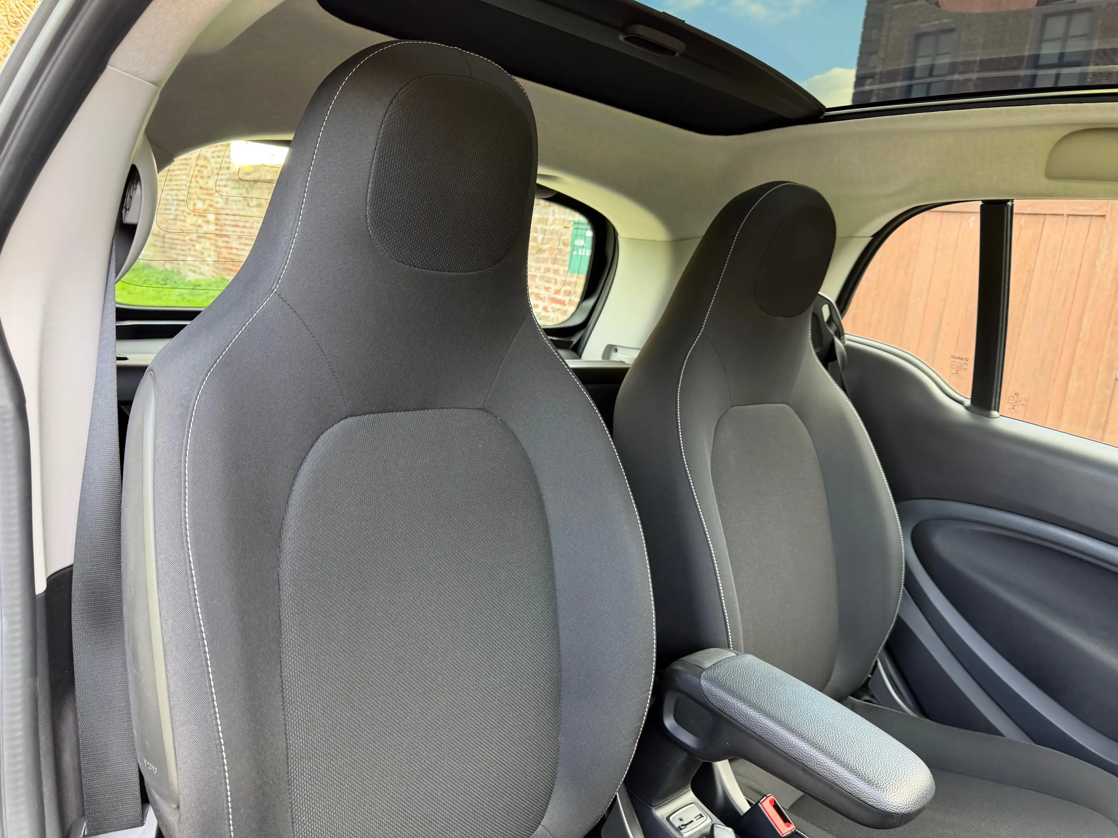 smart forTwo 0.9 Turbo Sport DCT *PANO || CAM || CARNET || SIEGES CHAUFFANTS* — photo 11