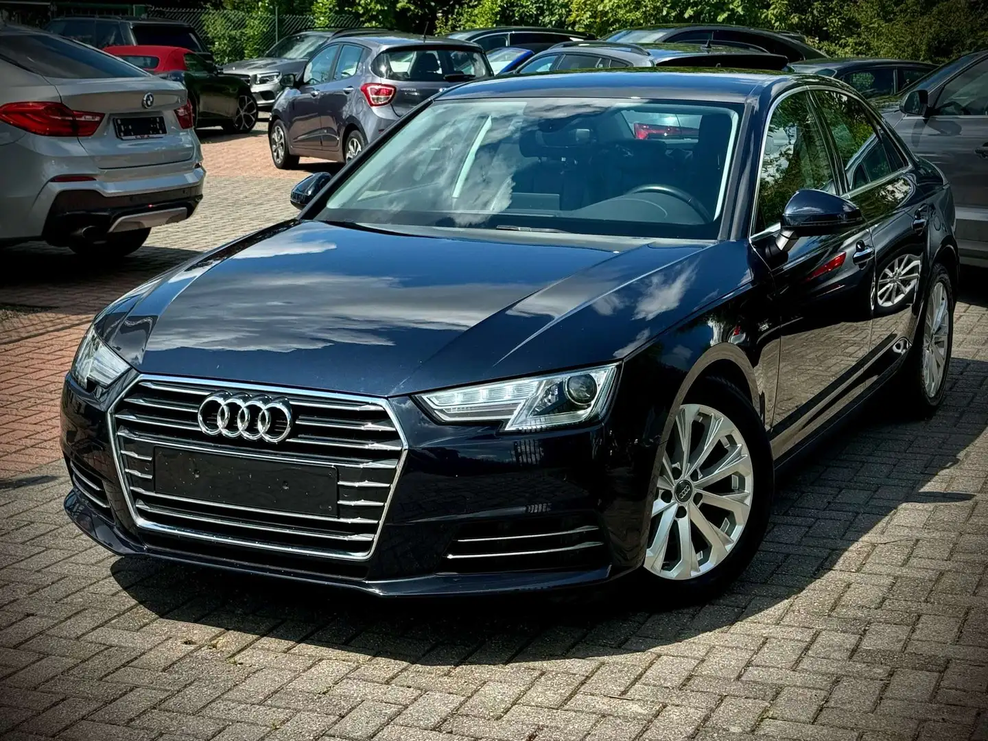 Audi A4 2.0 TDi ultra Design Bleu - 1