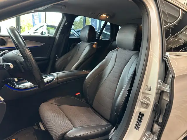 Mercedes-Benz 220 view 8