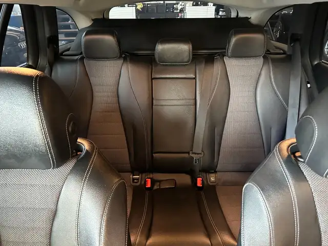 Mercedes-Benz 220 view 13