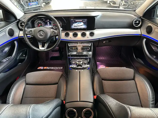 Mercedes-Benz 220 view 6
