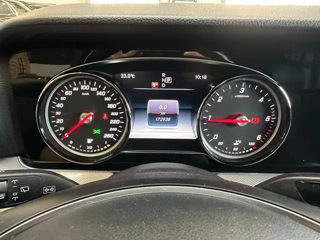 Mercedes-Benz 220 view 14