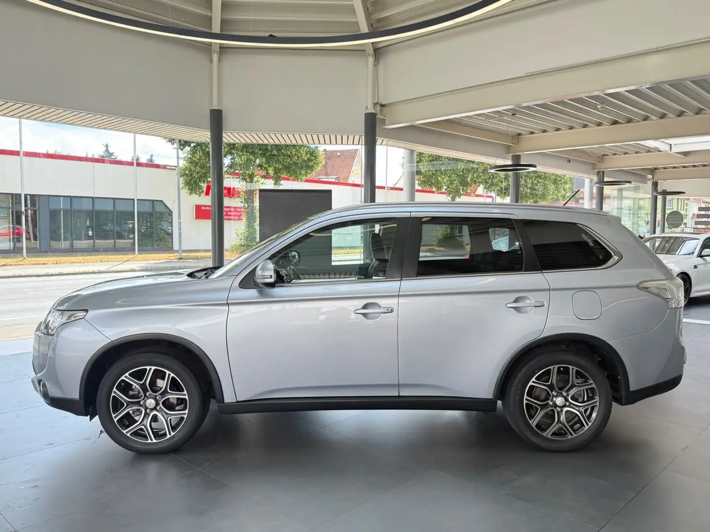 Mitsubishi Outlander 2.3 D Klassik Kollektion+ 4WD Kamera Silber - 2