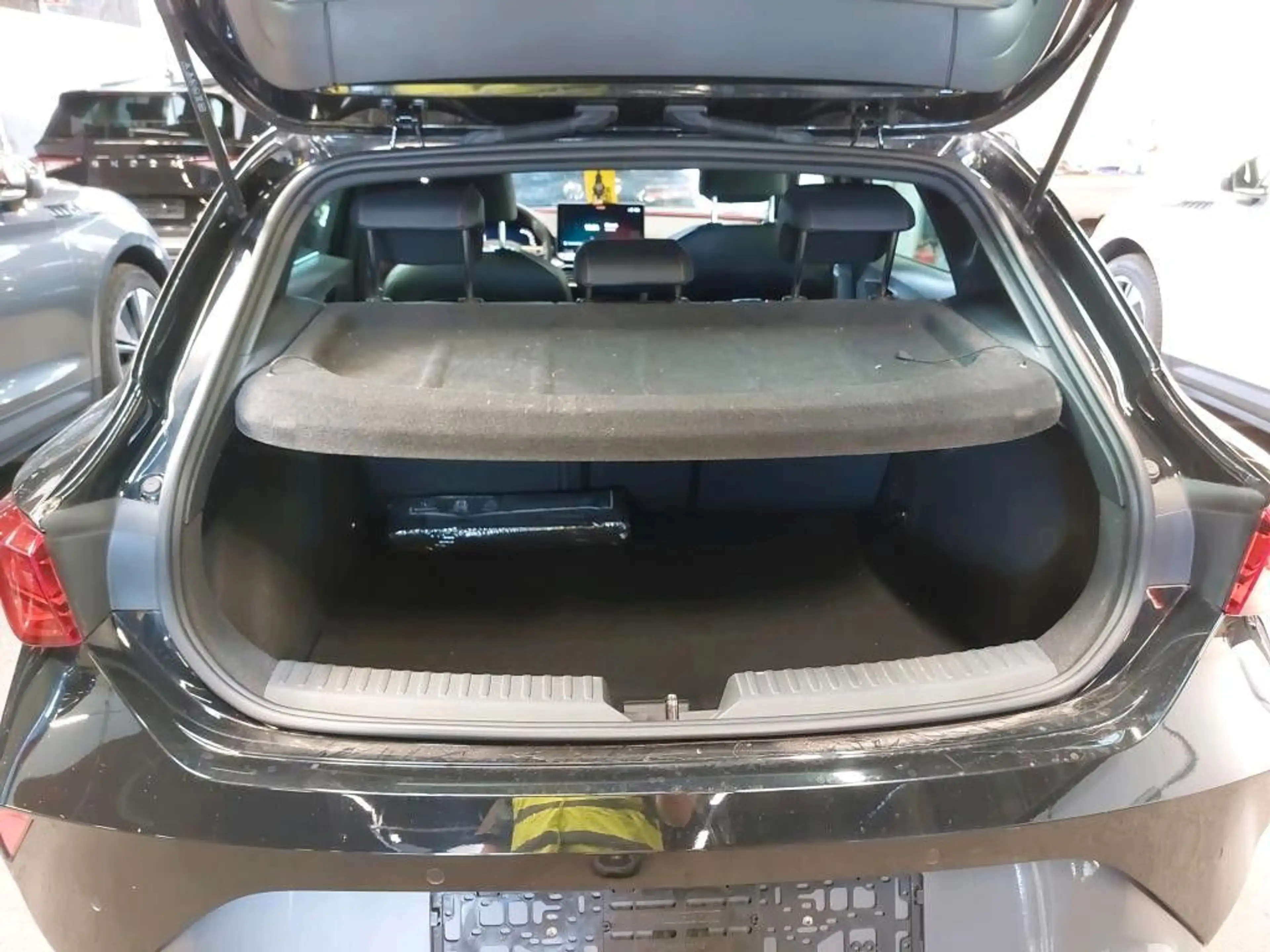 CUPRA Leon 1.5 e/TSI Edge Navi SHZ ACC LED PDC Alu18 — photo 7
