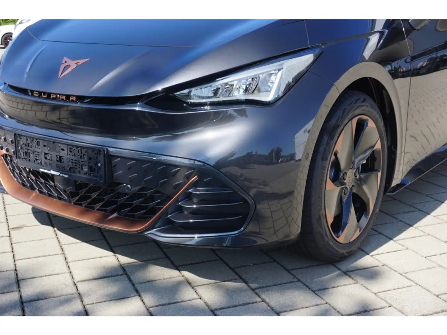 CUPRA Born 77 kWh Tech M Below Zero ACC Navi LED Kamera Gris - 2