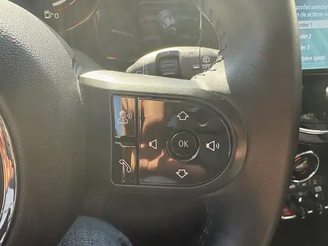 Mini Hatch view 15
